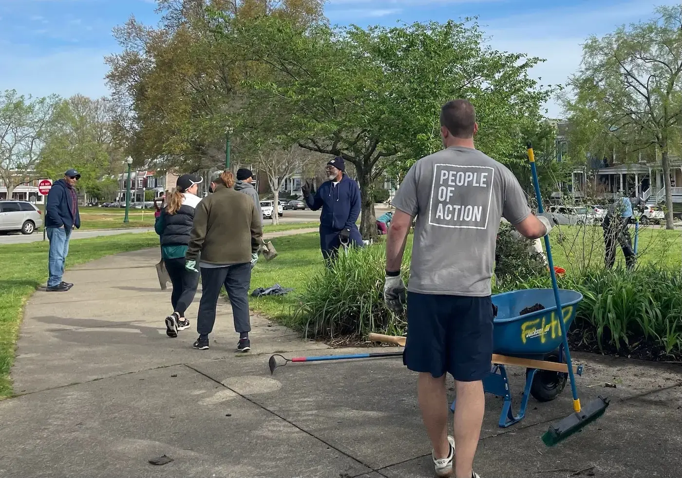 Volunteers working together at Chimborazo Park